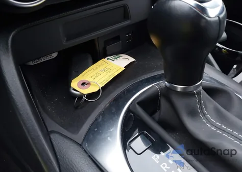 2018 Fiat 124 Spider Classica z USA, uszkodzony, nr VIN JC1NFAEK7J0137570